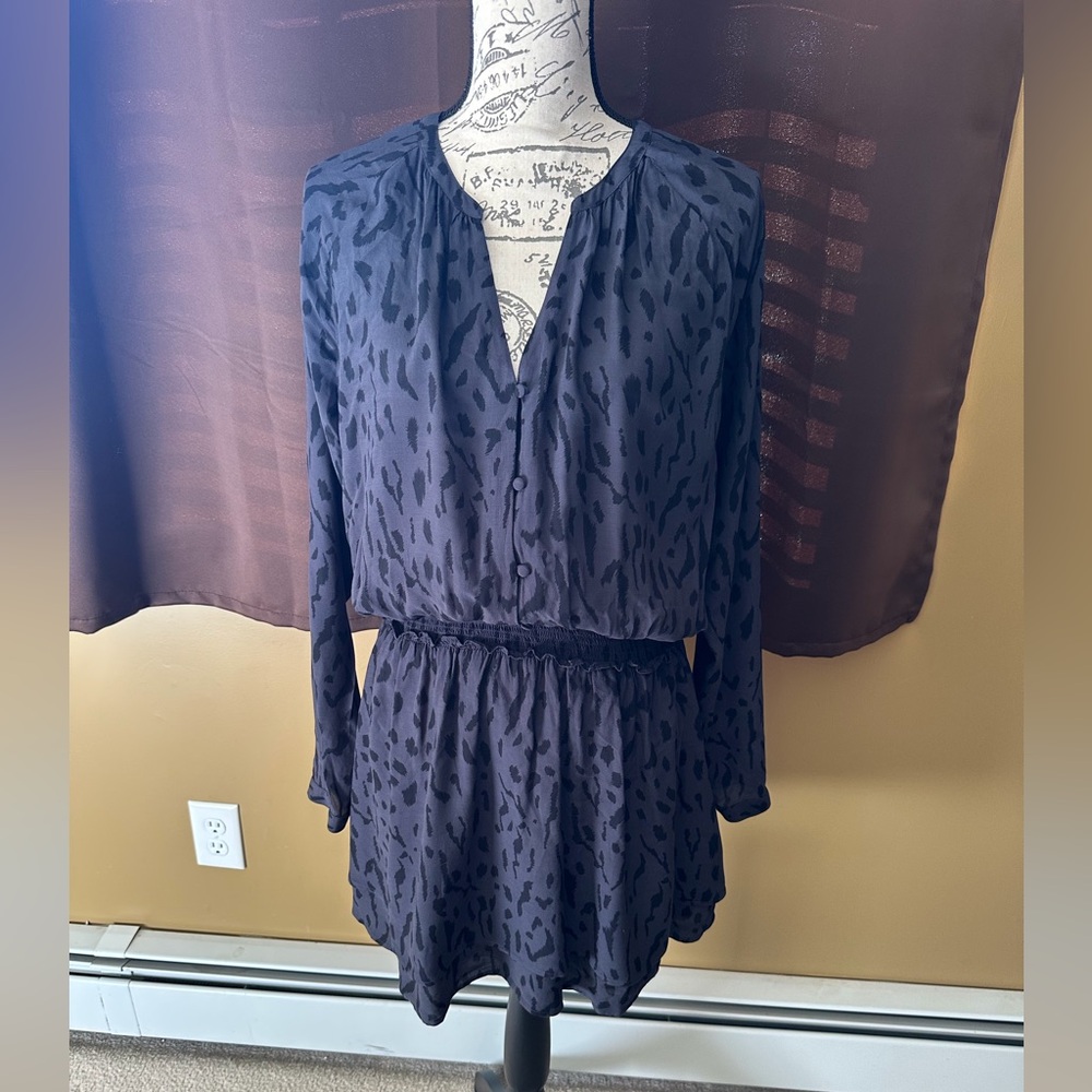 Rails jasmine long sleeves dress in azure leopard. Size L. Excellent condition.